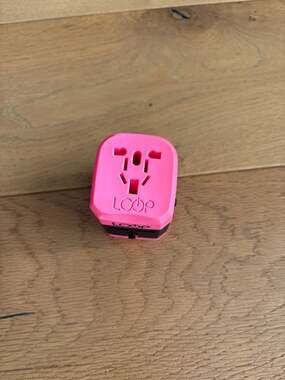 LOOP Universal Travel Adapter with Dual USB Ports - Pink